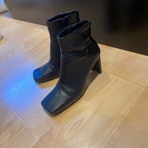 Women’s 7 1/2 heeled boots